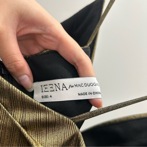 Mac Duggal Metallic Low-Back Plunge Column Gown - Picture 12 of 12